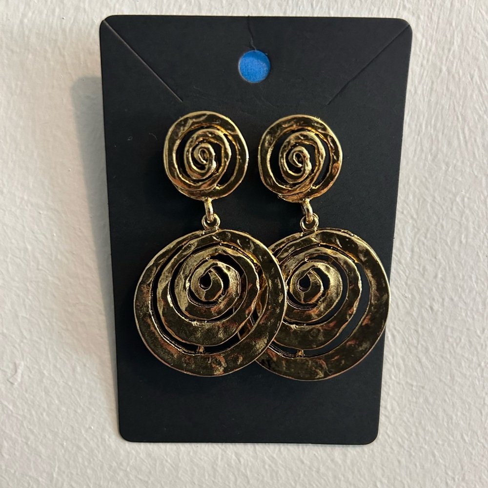❤️4/$20 Gold Tone Spiral Earrings